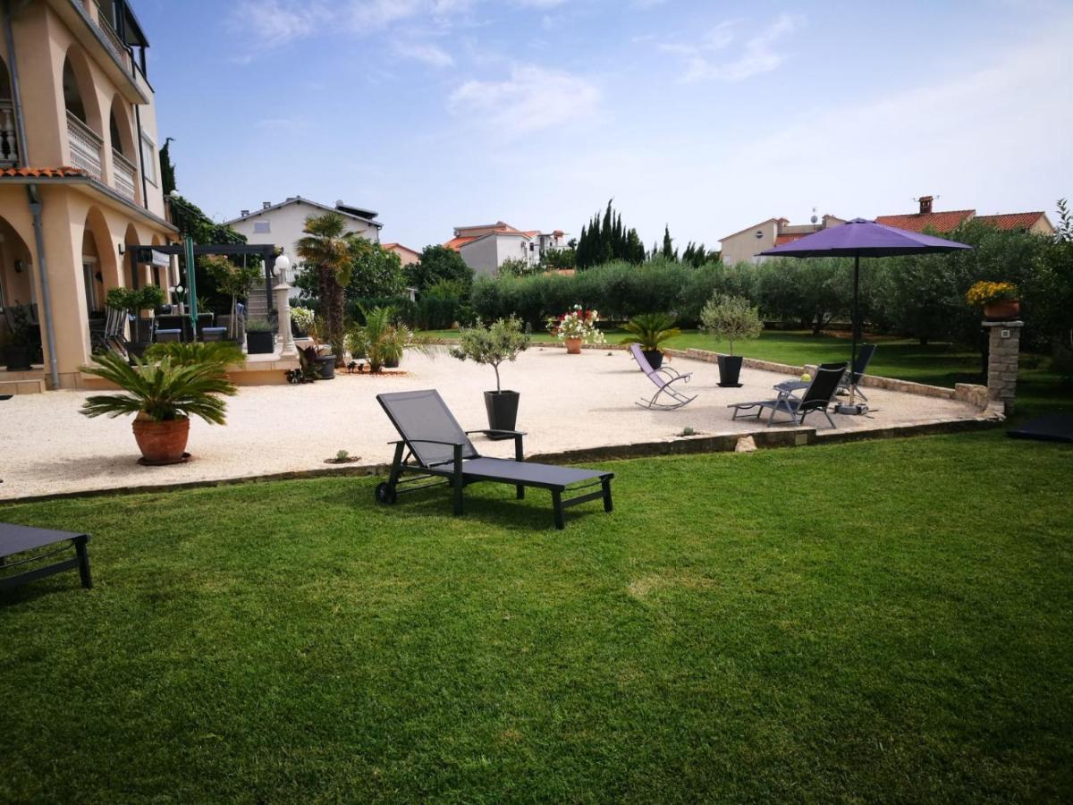 Villa Meli - Apartments Mit Meerblick Medulin Exterior photo